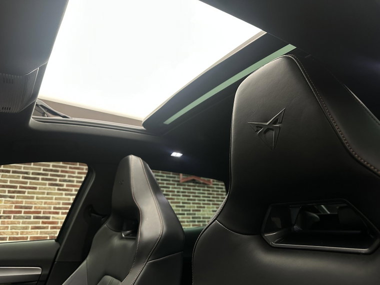 Vehicle Image 32