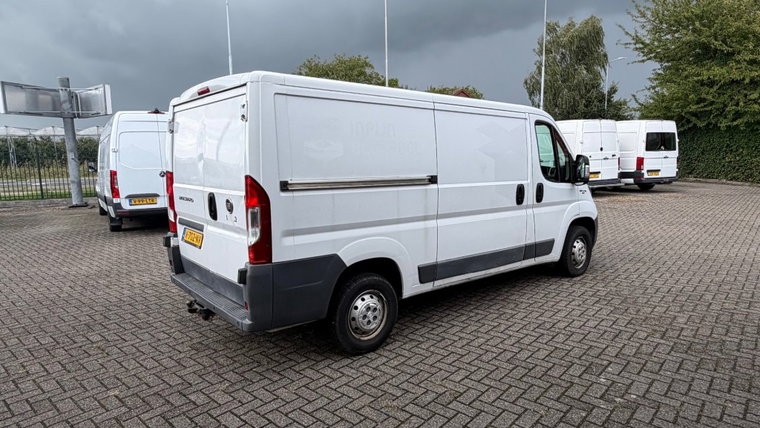 Vehicle Image 8