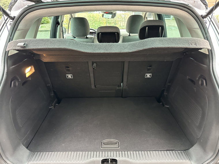 Vehicle Image 25