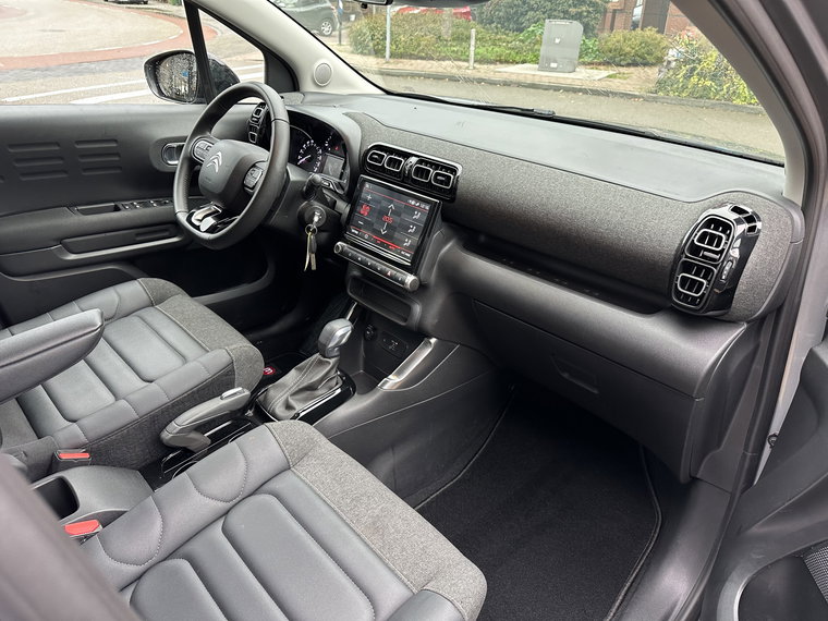 Vehicle Image 26