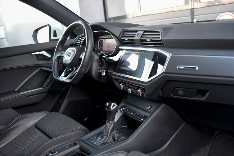 Vehicle Image 21