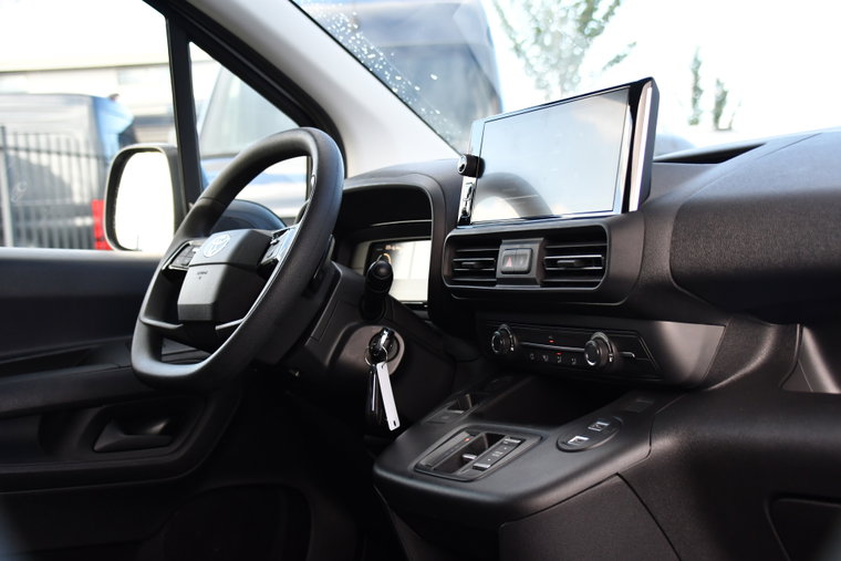 Vehicle Image 19