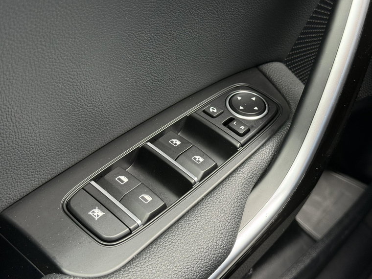 Vehicle Image 25