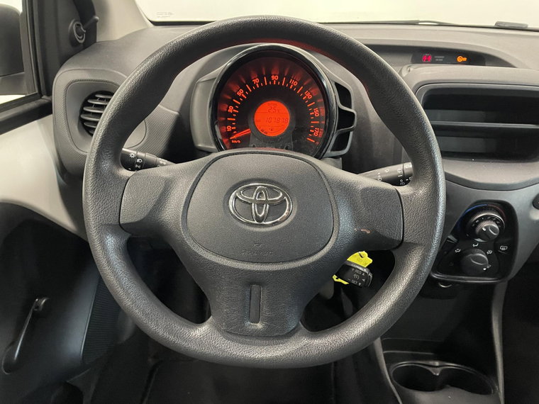 Vehicle Image 12