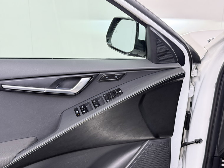 Vehicle Image 32