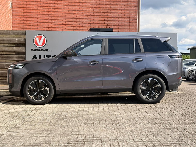 Vehicle Image 10
