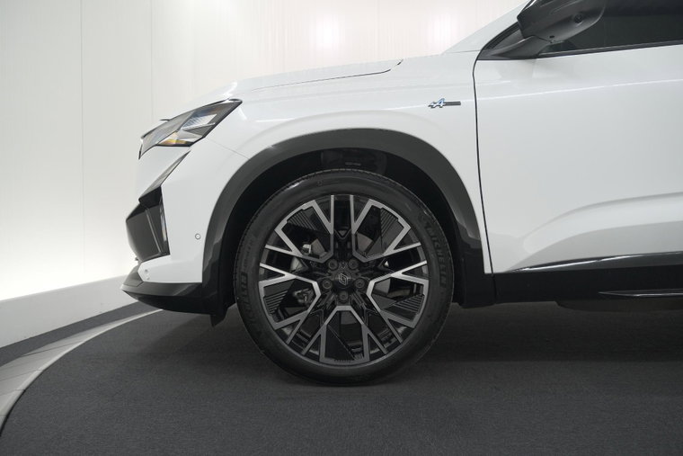Vehicle Image 15