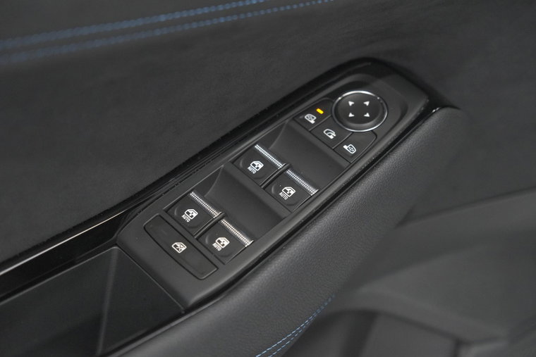Vehicle Image 32