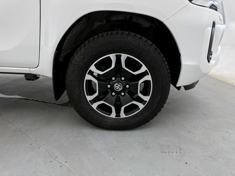 Vehicle Image 25