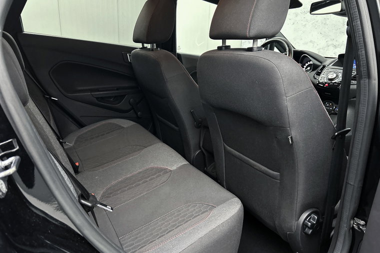 Vehicle Image 15