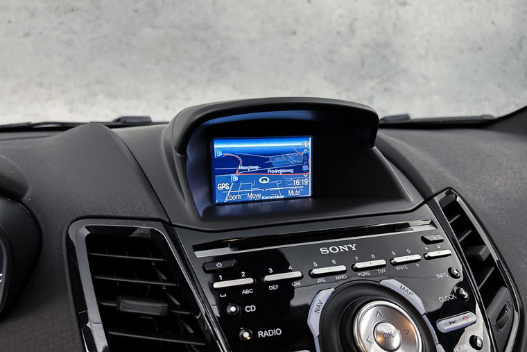 Vehicle Image 4