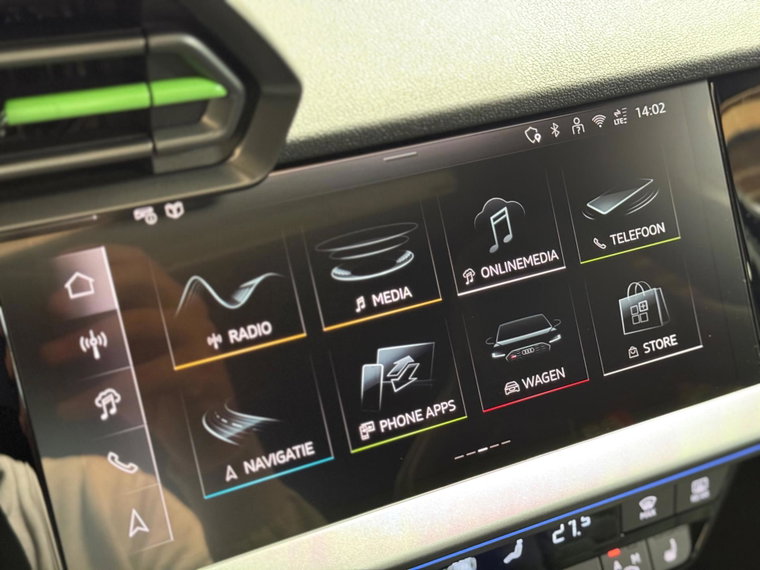 Vehicle Image 32