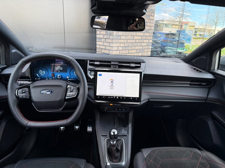 Vehicle Image 25