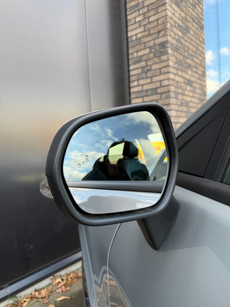 Vehicle Image 36