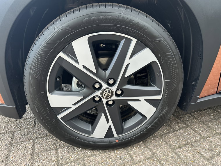 Vehicle Image 15