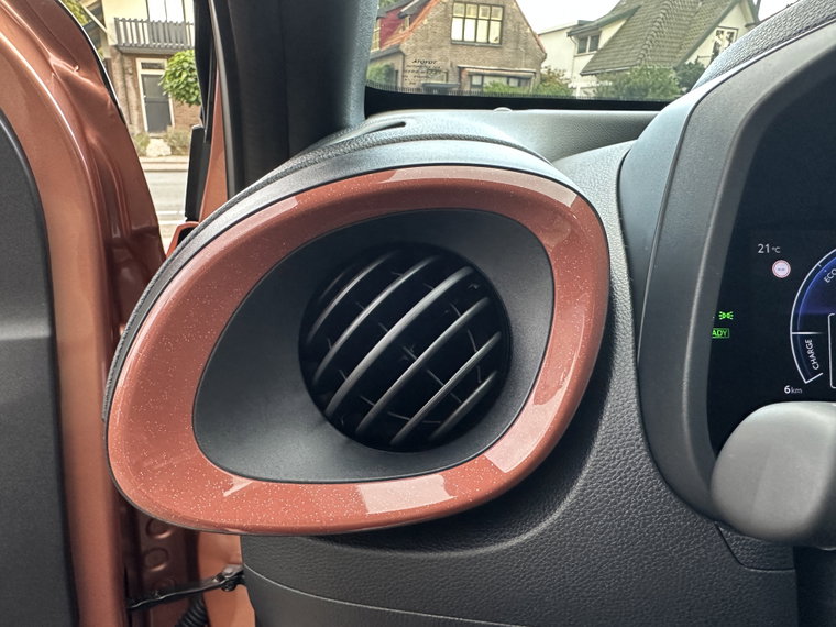 Vehicle Image 26