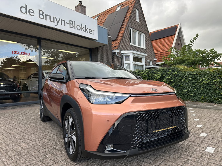 Vehicle Image 11