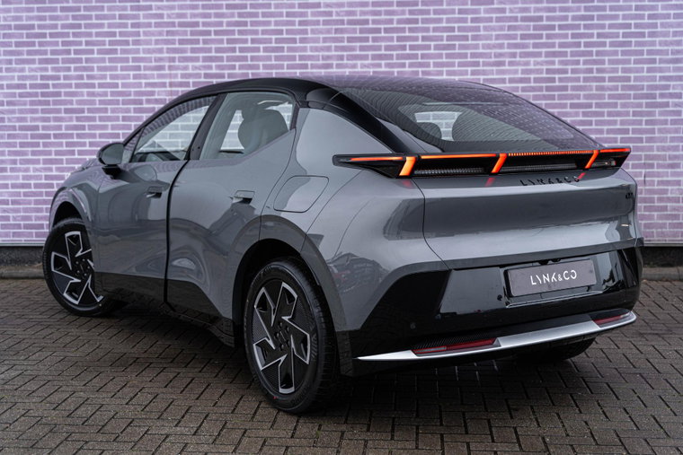 Vehicle Image 16