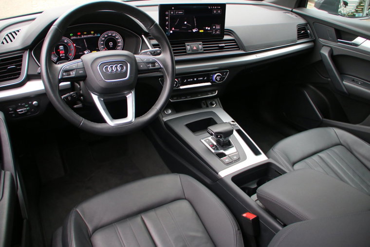 Vehicle Image 8