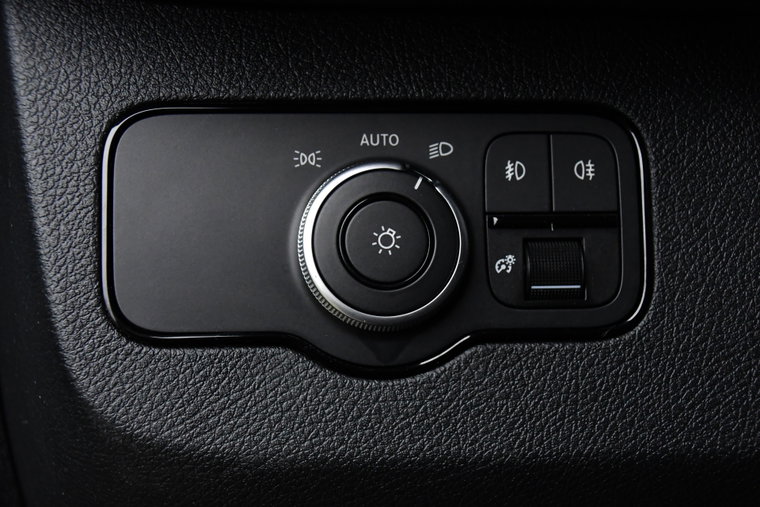 Vehicle Image 28