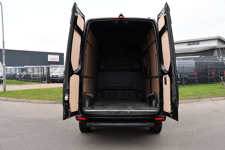 Vehicle Image 35