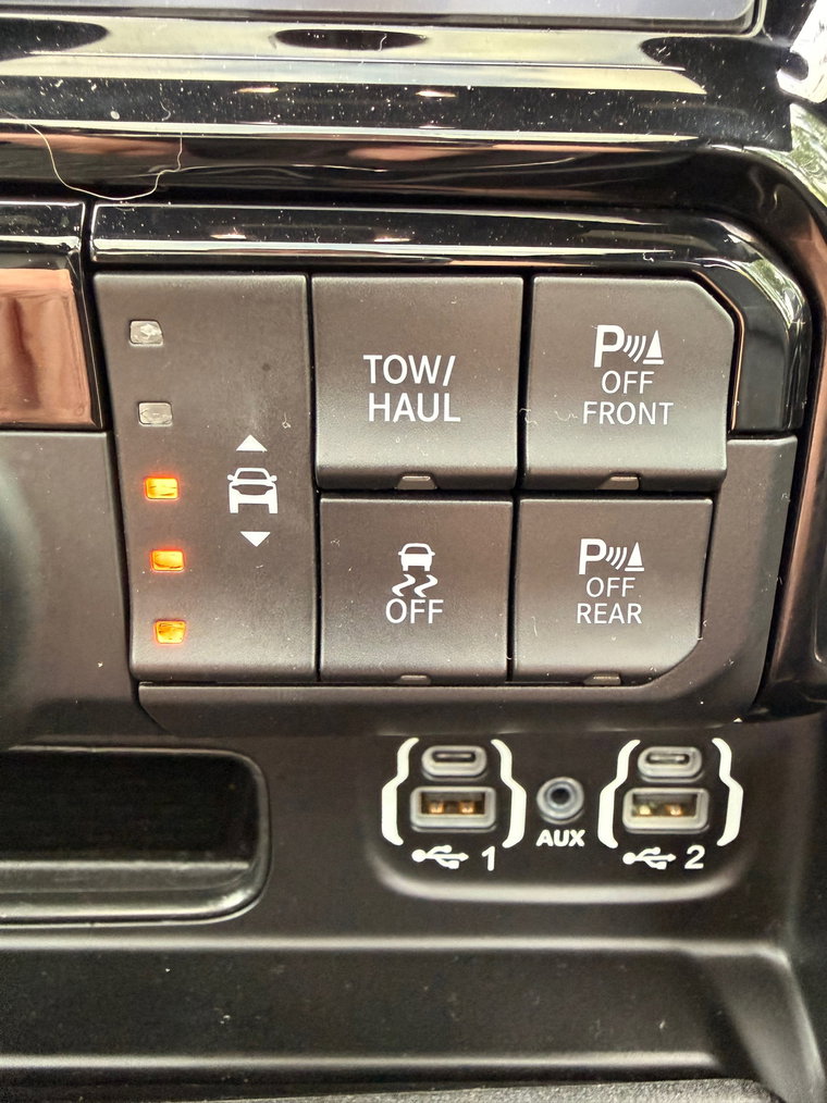 Vehicle Image 25