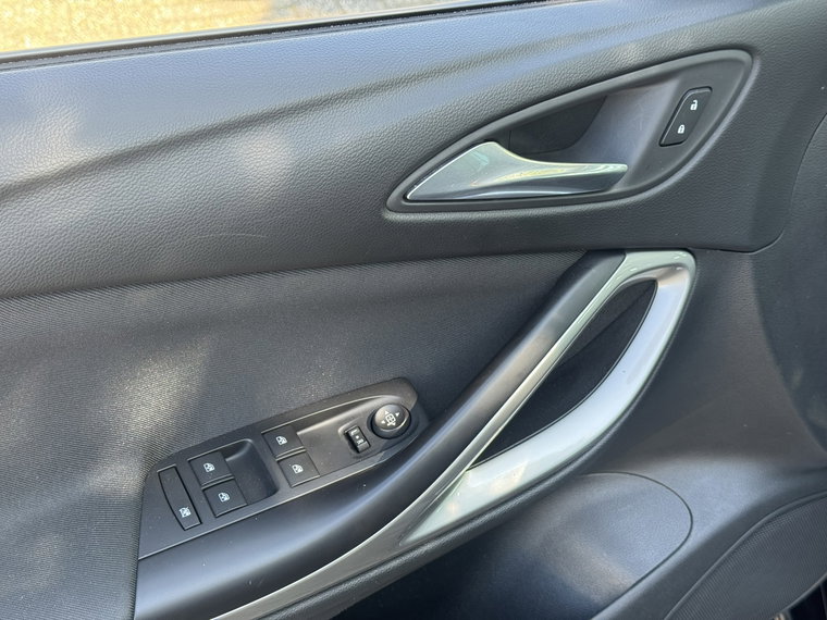 Vehicle Image 17