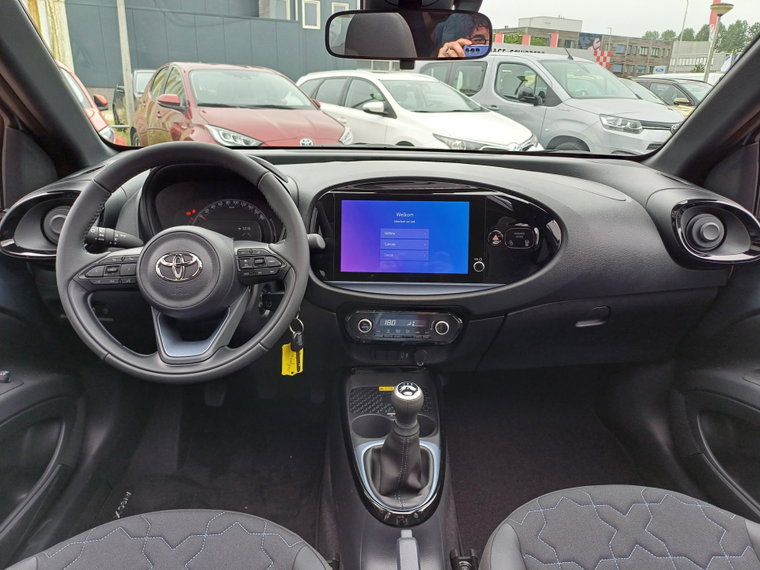 Vehicle Image 12