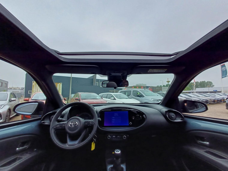 Vehicle Image 13