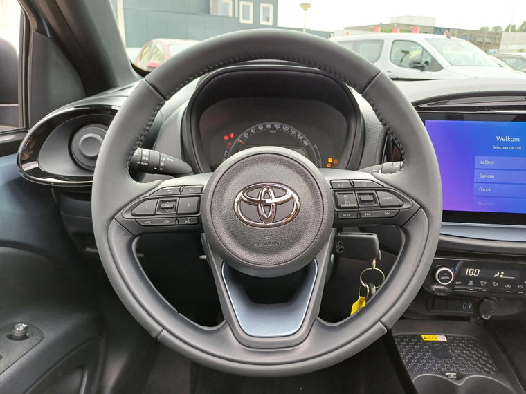 Vehicle Image 14
