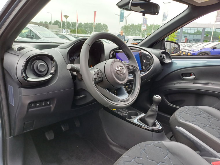 Vehicle Image 15