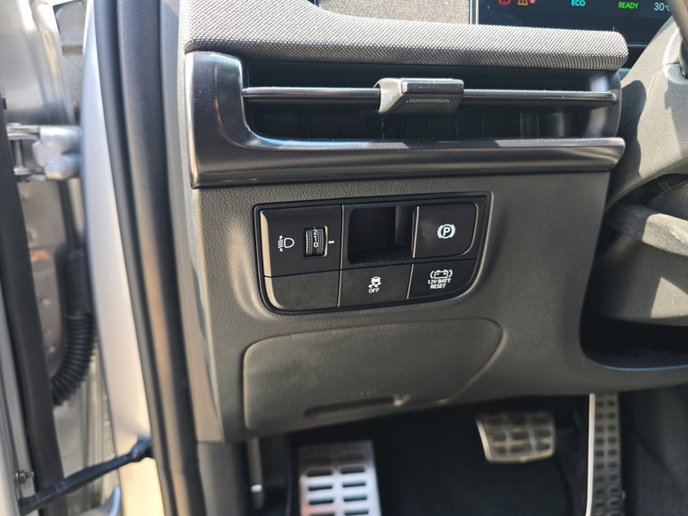 Vehicle Image 24