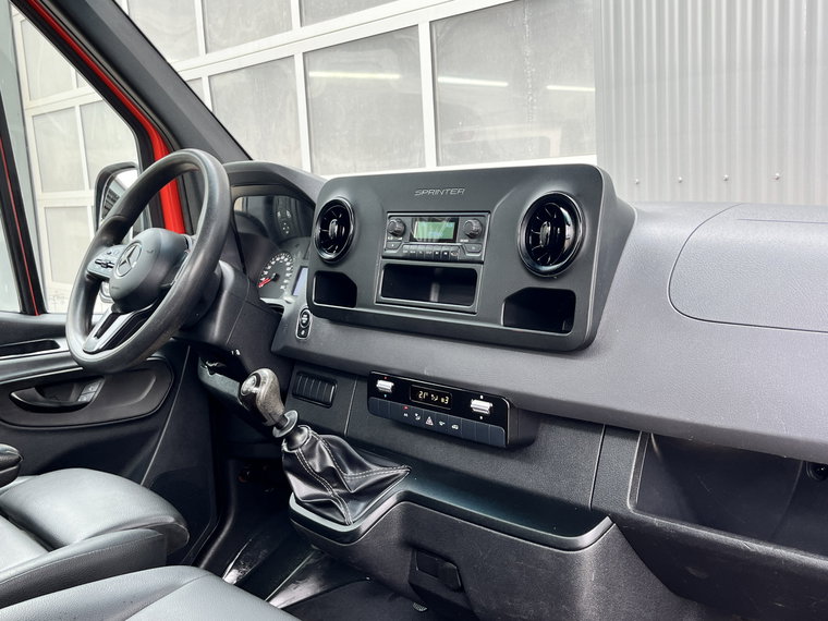 Vehicle Image 34