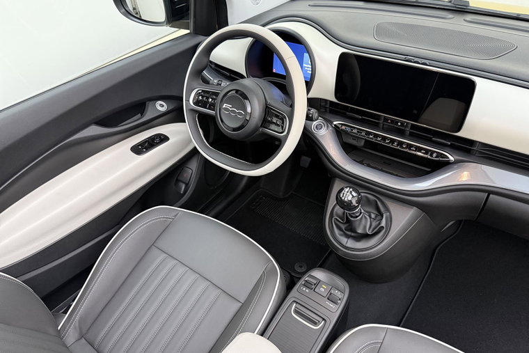 Vehicle Image 16