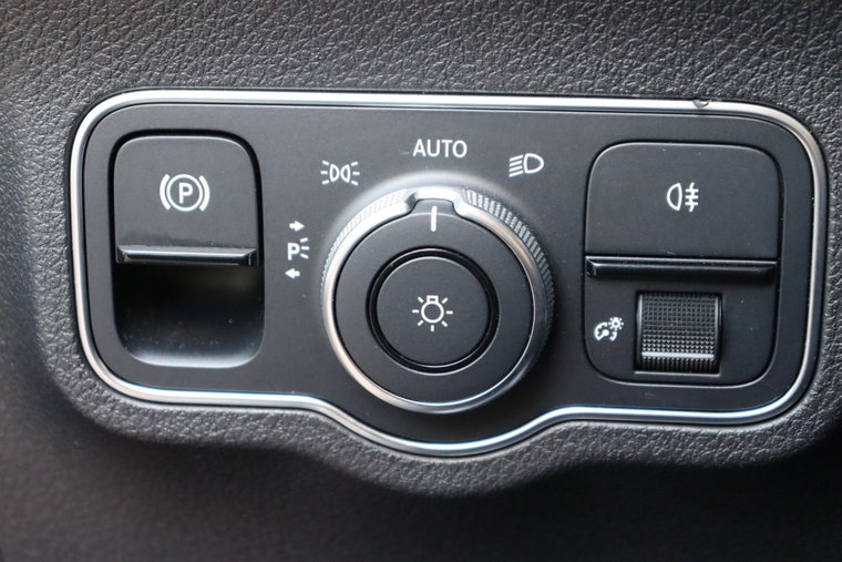 Vehicle Image 32