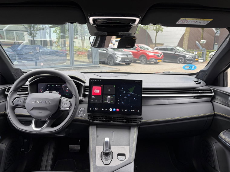 Vehicle Image 12