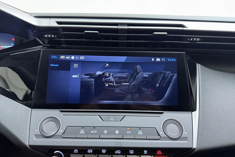 Vehicle Image 25