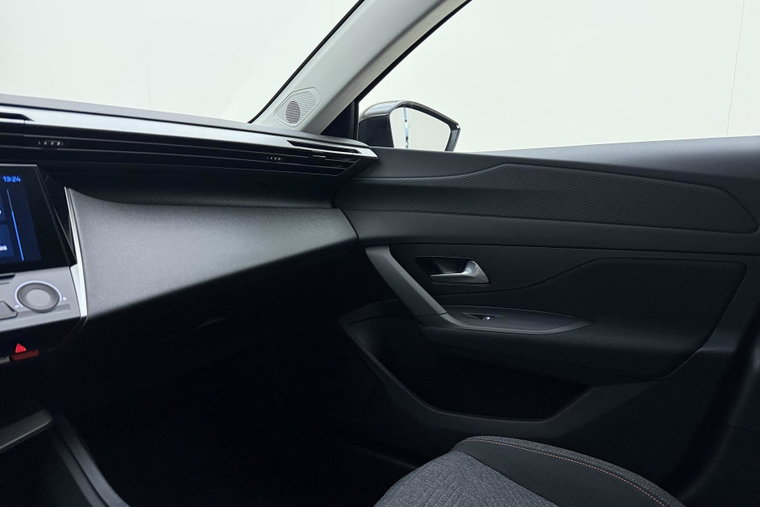 Vehicle Image 33