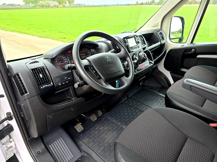 Vehicle Image 24