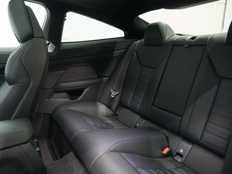 Vehicle Image 32