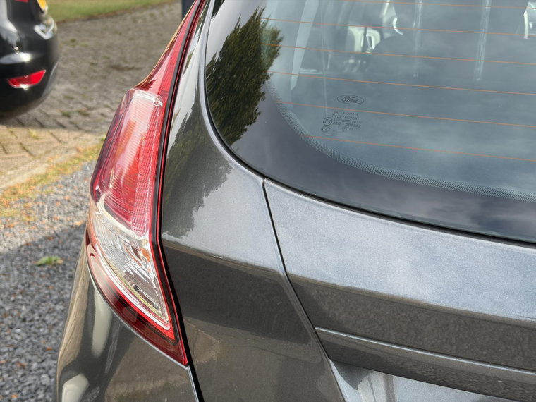 Vehicle Image 32