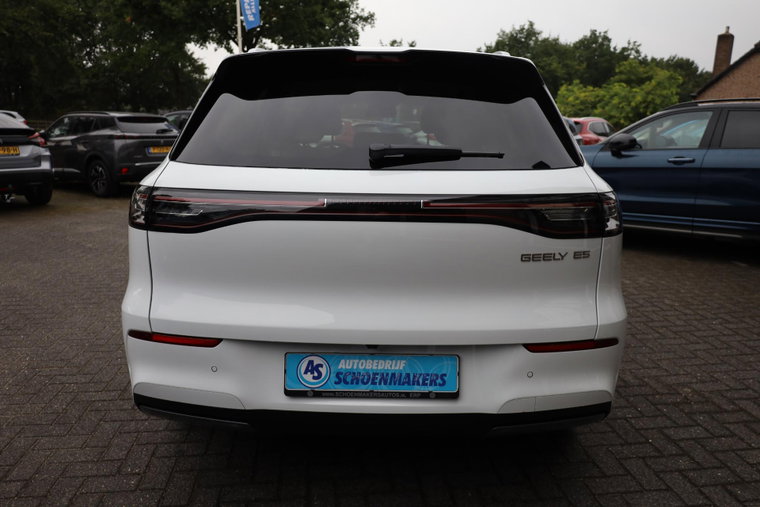 Vehicle Image 43