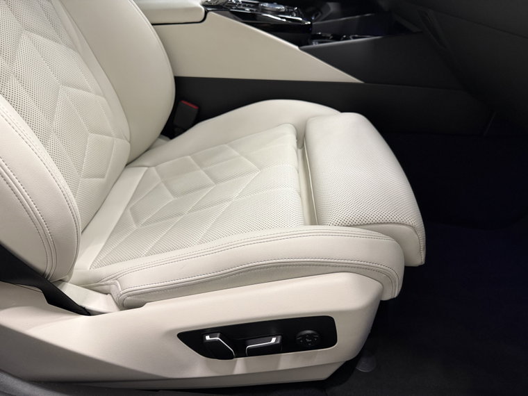 Vehicle Image 37
