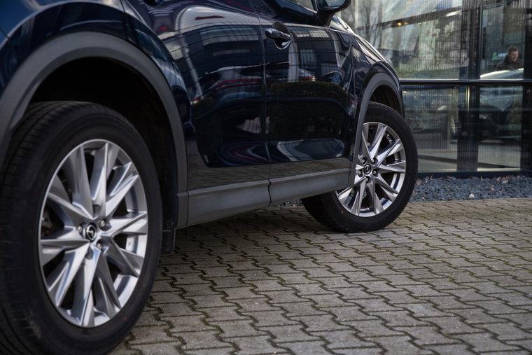 Vehicle Image 8