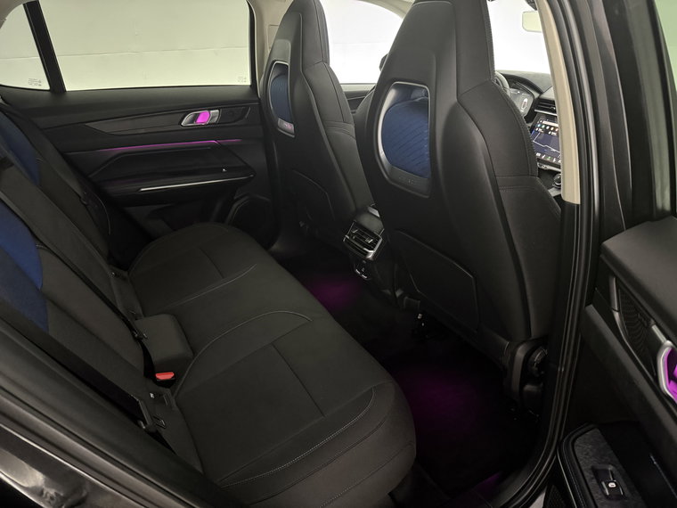 Vehicle Image 38