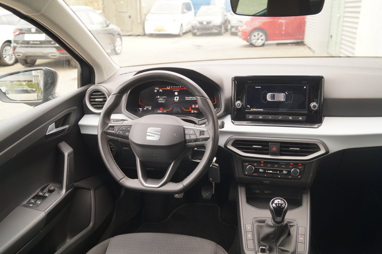 Vehicle Image 9