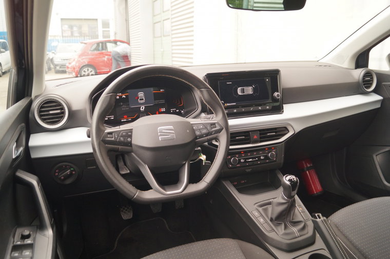 Vehicle Image 10