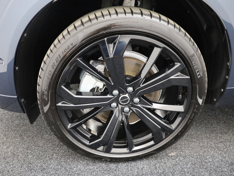 Vehicle Image 25