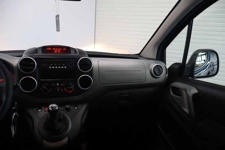 Vehicle Image 23