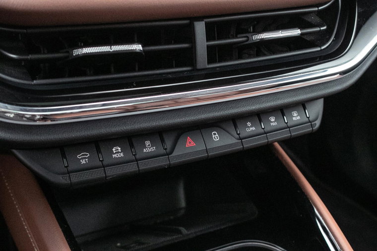Vehicle Image 24